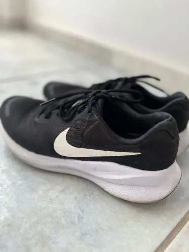 Tênis Nike original revolution 7
