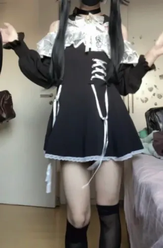 Vestido Jirai Kei preto e branco