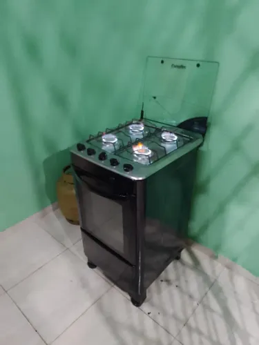 Vende-se fogão Esmaltec funcionando as quatro bocas perfeitamente
