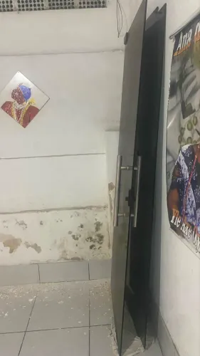 Vendo porta de vidro
