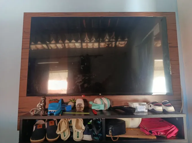 Tv Multilaser com painel 