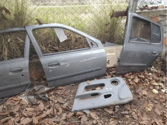 Vendo três portas do Renault Clio completata