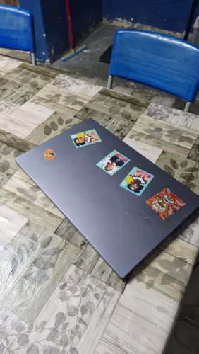 Vendo Galaxy Book 4 i3 256gb de 8gb de ram