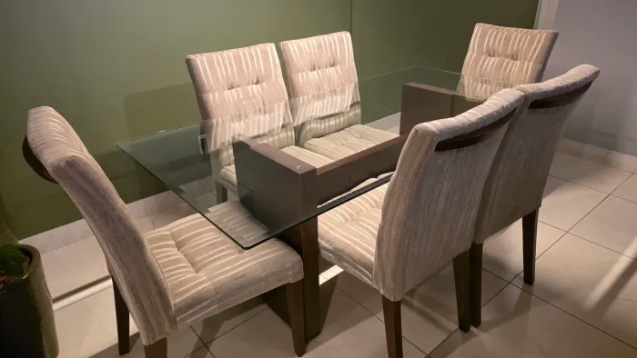 Mesa de Jantar 1,80m + 6 Cadeiras Estofadas | Excelente Estado