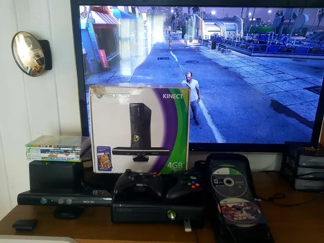 Xbox 360 GTA v Pes 2026 Dois controles na caixa 