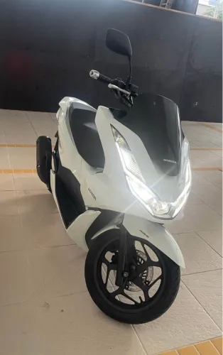 PCX ÚNICA DONA, AINDA NA GARANTIA!