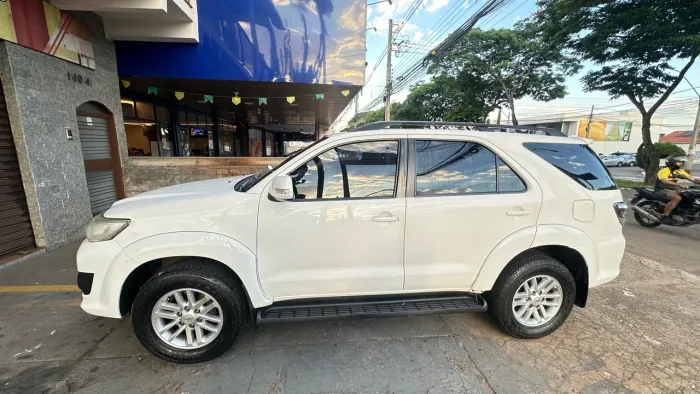Toyota Hilux SW4 SR 4X2 2.7/ 2.7 Flex 16V Aut. 2015