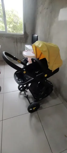 ?Carrinho de Bebê Safety 1st Mobi com Bebê Conforto - Amarelo e Preto