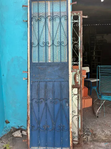 Porta pra corredor lateral