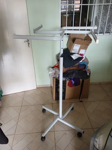 Arara de ferro para roupas