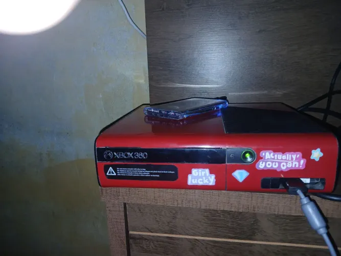 Xbox360 com 500gb de armazenamento, pra vender rapido