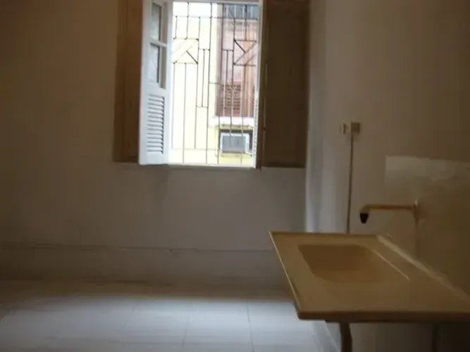 Imóvel para aluguel possui 10 metros quadrados com 1 quarto em Glória - Rio de Janeiro - R