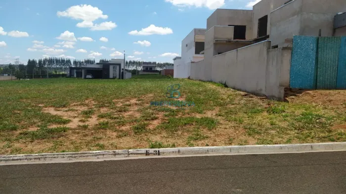 Lote com 300 m² à venda no condomínio Villa de Leon I!