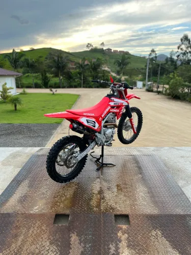 Vende-se CRF 250 F 2024 (MOTO MUITO BEM CUIDADA)