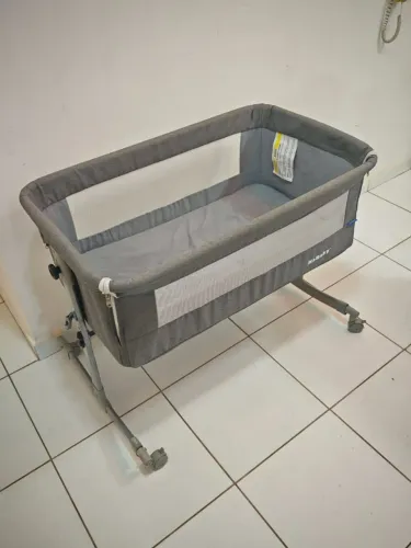 Vendo - Berço Portátil, 3 em 1, Moisés Co-bed, Acopla na Cama na cor Cinza<br>R$ 250
