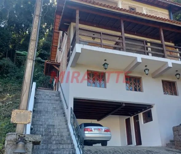 Sobrado moderno com vista incrível no Condomínio Parque Suíça Serra da Cantareira