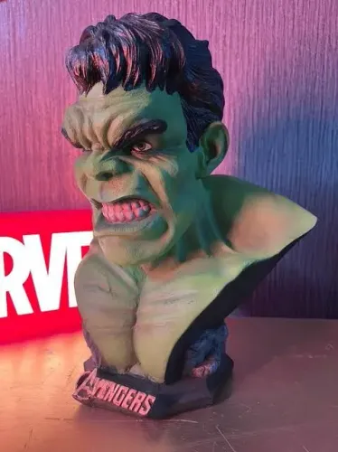 ESTÁTUA - O INCRÍVEL HULK - 30 CM - MATERIAL RESINA 