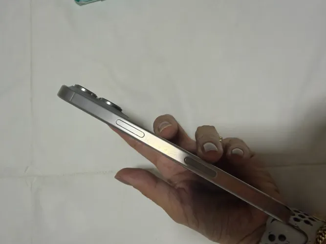 Apple iPhone 16 Pro (256 GB) - Titânio natural