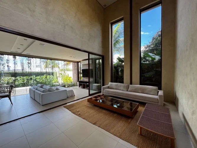 Casa à venda no Condomínio Jardins Roma em Uberlândia