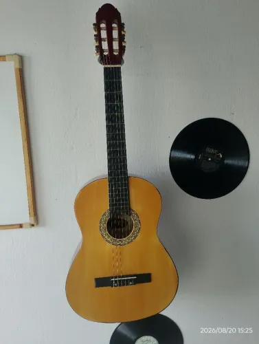 Violão clássico Madrid + acessórios