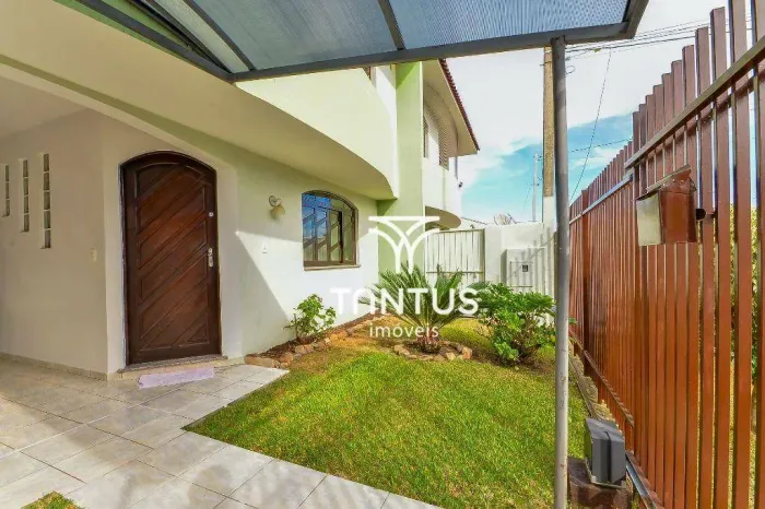 Sobrado com 3 dormitórios para alugar, 156 m² por R$ 3.600/mês - Capão Raso - Curitiba/PR