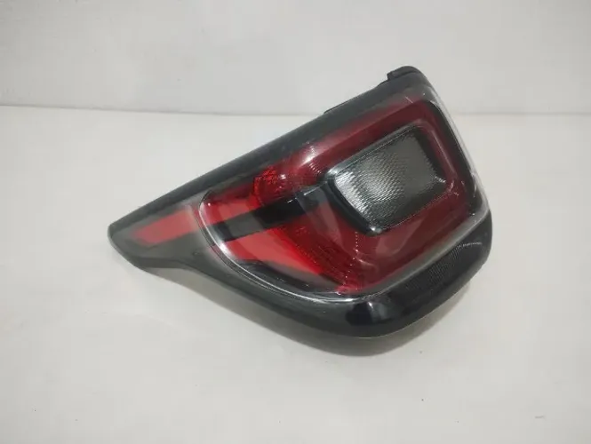 Lanterna Esquerda Original Fiat Strada 2020-2022 com Detalhe