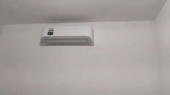 Ar condicionado Eletrolux 9000 BTU - novo com nota fiscal e menos de um mês de uso. 