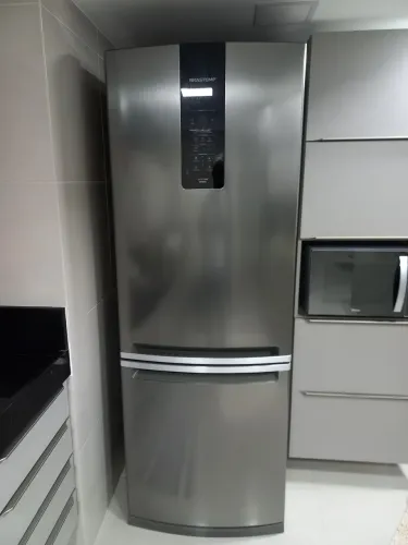 Geladeira evox semi nova sem funcionar não possui ferrugem.