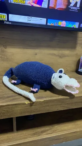 Puxa saco de GAMBÁ DE CROCHÊ feito a mão