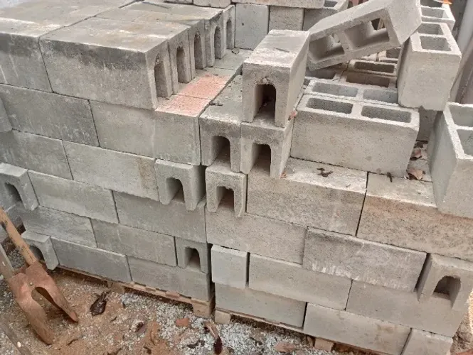 Vendo canaleta de concreto nova, tamanho 14x19x39. Quantidade: 180 unidades.