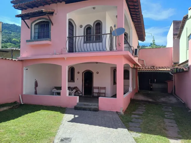 Casa para Temporada diária R$ 450,00.