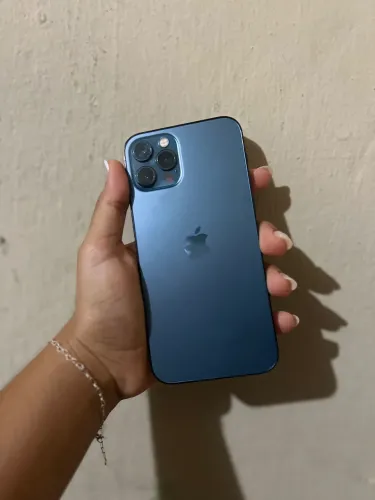 iPhone 12 Pro boas condições vai com carregador e capinha