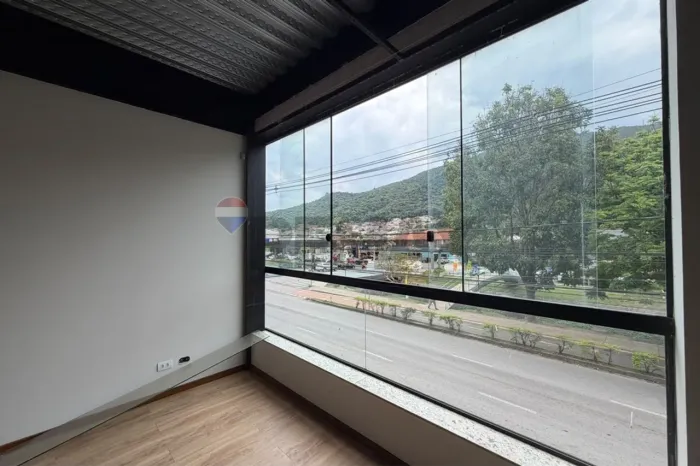 Sala Comercial na avenida João Pinheiro