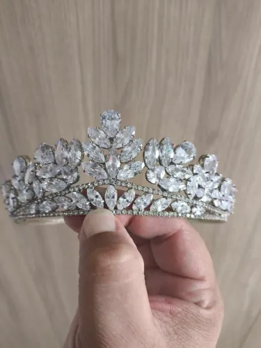 Coroa pedraria casamento. Coroa penteado jóia cabelo. 