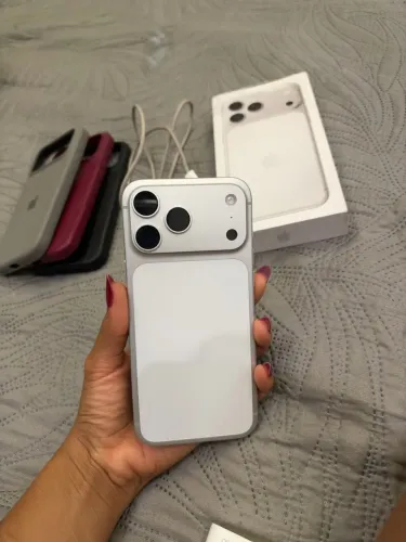 iPhone 17 pro max 256 SILVER