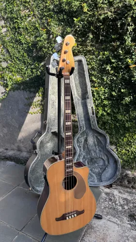 Baixolão Fender Kingman