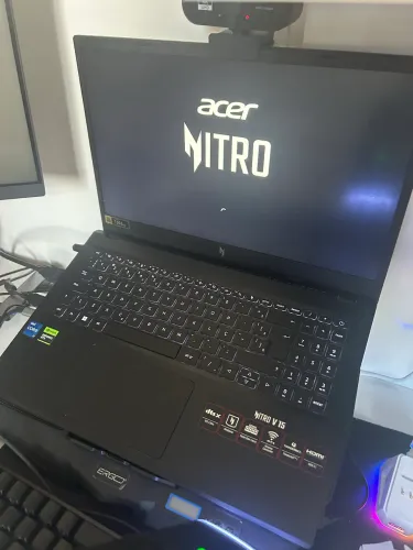 Acer nitro v15 com i7 de 13 geração e 16 gigas de ram(aceito trocas em pc gamer)