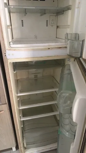 Vendo geladeira com  defeito consul