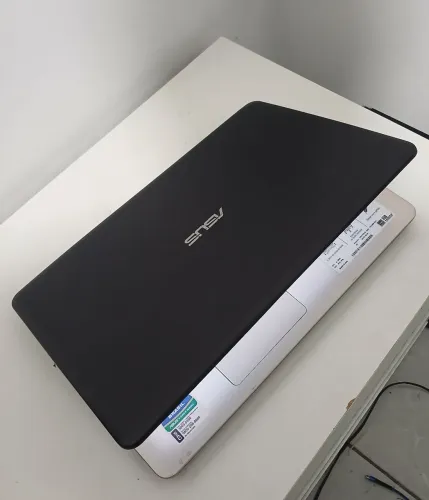 Vendo notebook Asus 
