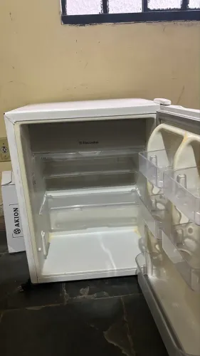 Frigobar Electrolux