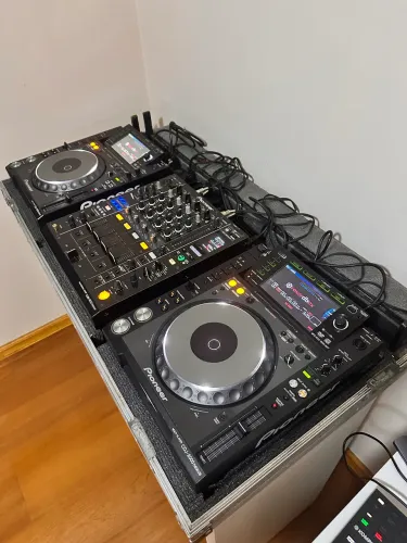 OFERTA: CDJ 2000 nexus + DJM 900 nexus + Hard Case