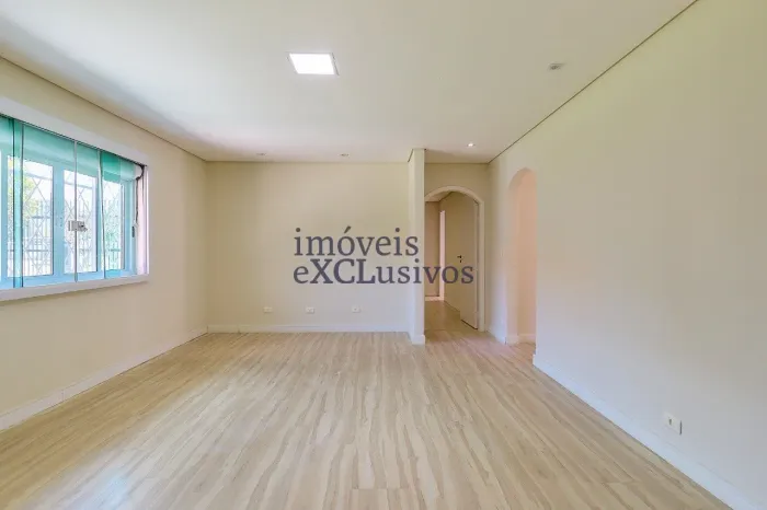 Excelente casa comercial em São José dos Pinhais