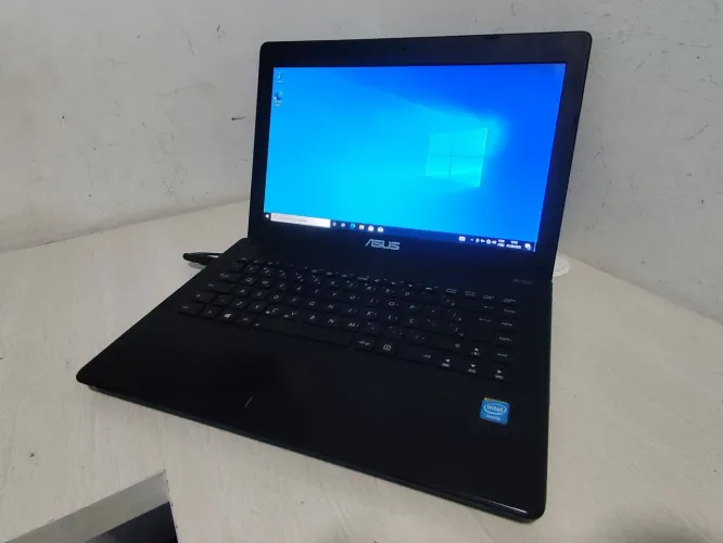 Notebook Asus Bem Conservado Funcionando Perfeitamente Formatado Só Usar