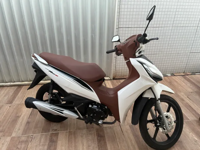 Moto quitada 8 mil pra quem compra emplacar