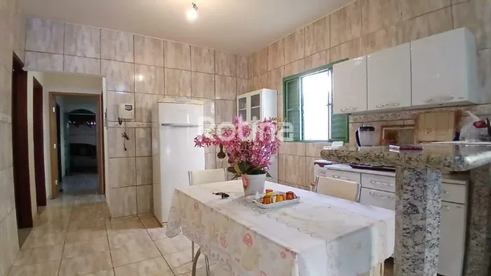 Casa à venda, 4 quartos, Presidente Roosevelt - Uberlândia/MG - Rotina Imobiliária