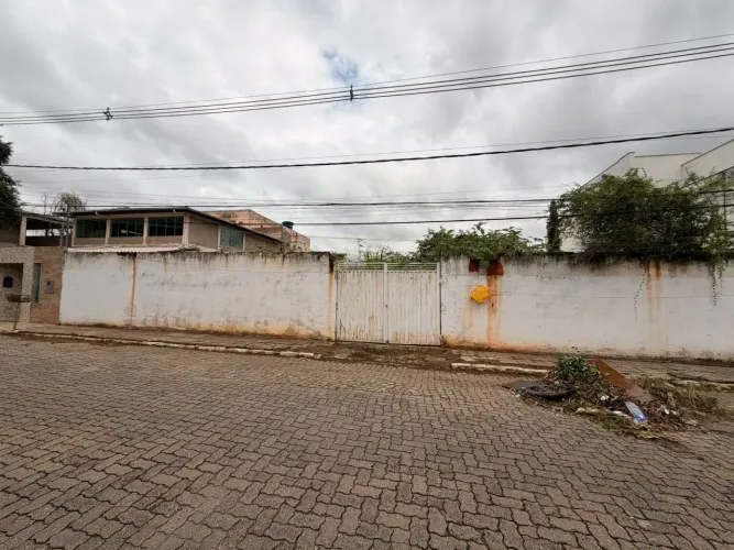 Lote com 360m2 a venda na Ilha dos Araújos - Governador Valadares - MG
