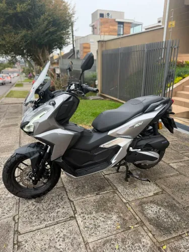 Honda ADV 160 2025 - Cor Prata - Scooter