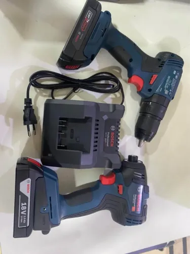Kit completo Furadeira parafuradeira + chave de impacto. MARCA: Bosch.