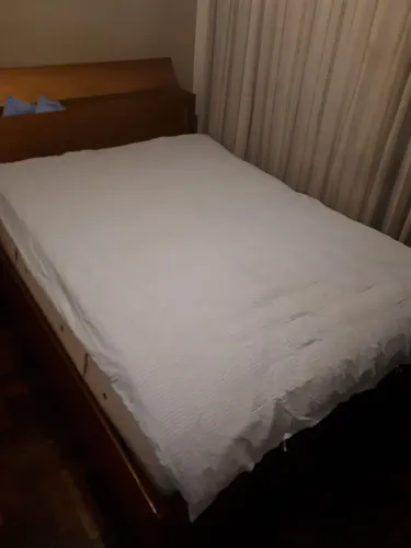 Cama casal + 2 criados
