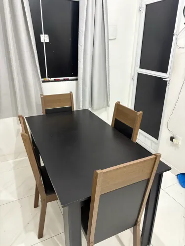 Mesa com 4 cadeiras 100% mdf